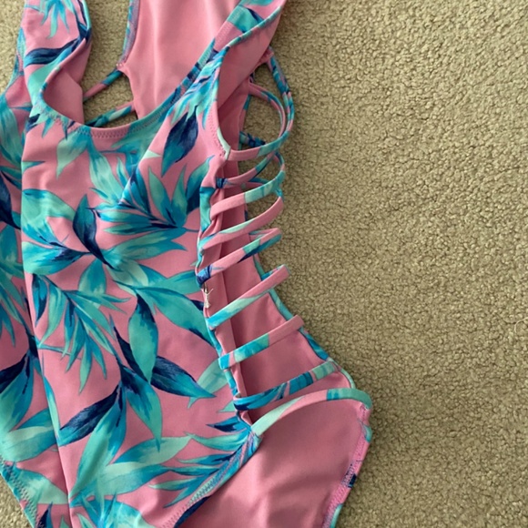 Swimsuit - Picture 2 of 3